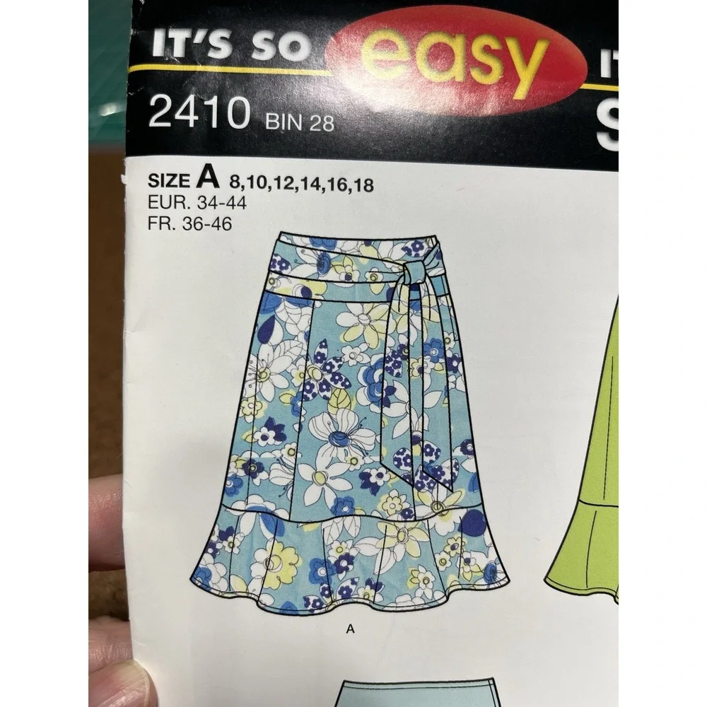 Simplicity 2410 Uncut Sewing Pattern Ladies Skirt Sizes 8-18